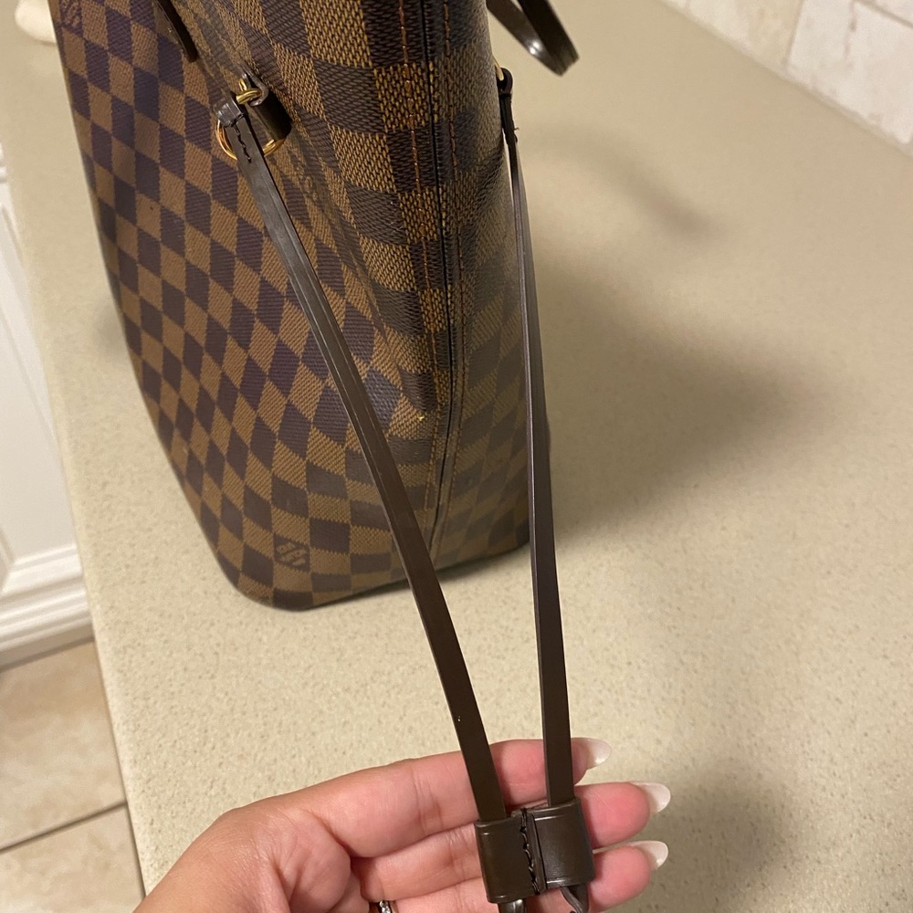 Louis Vuitton Neverfull - Picture 8 of 16
